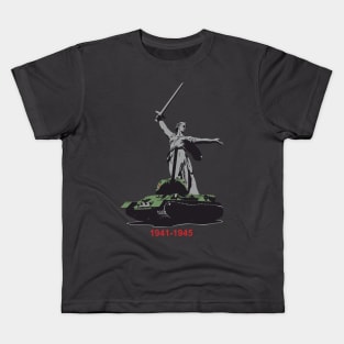 Tank T-34-85 and the monument "Motherland" Kids T-Shirt